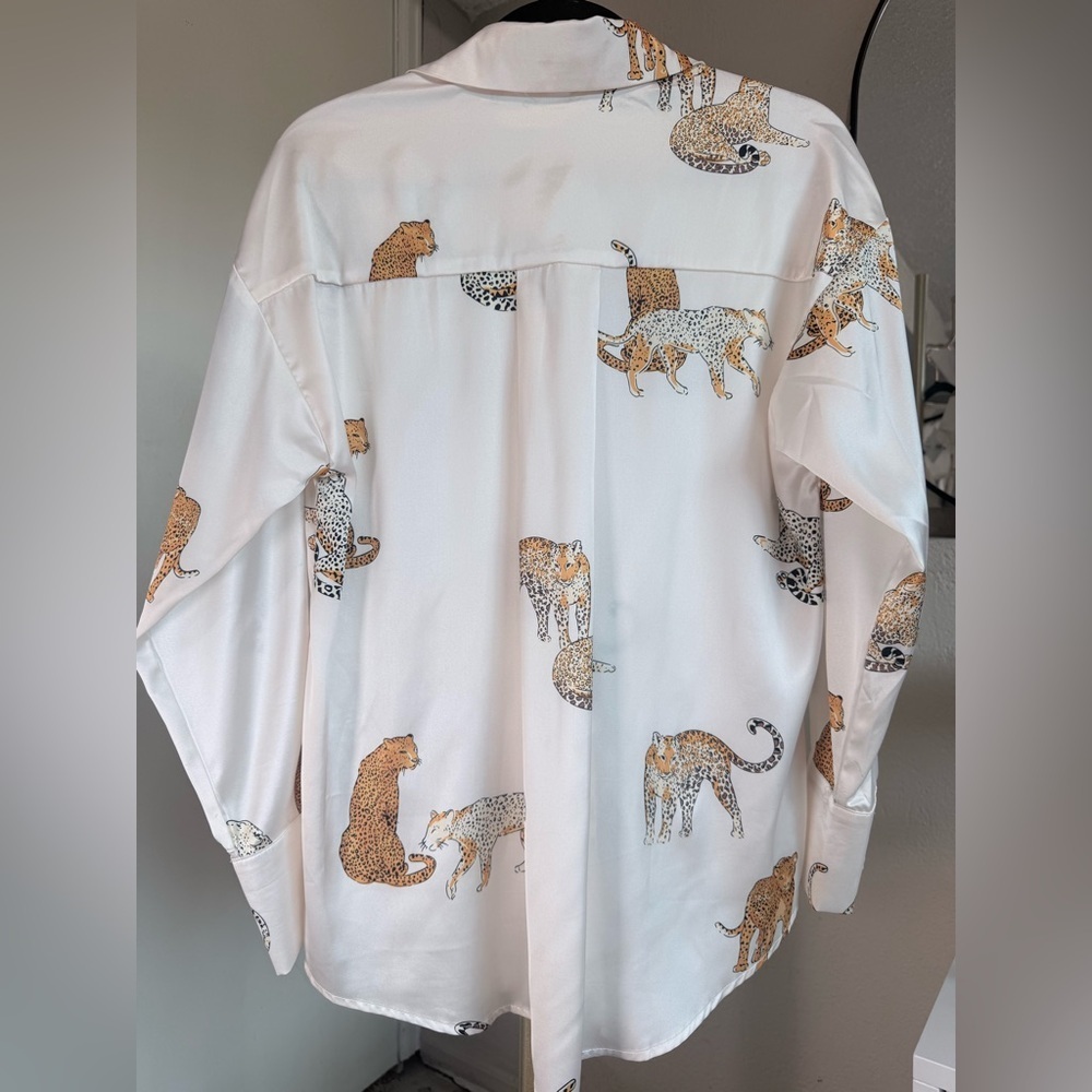NWT White with Leopard Button Down Shirt - Size Small - Picture 9 of 12